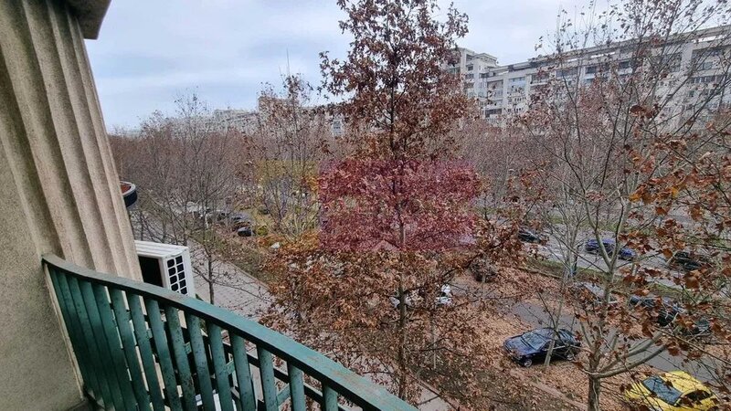 Vanzare apartament de 3 camere bd Unirii, vedere bulevard, 277.000e